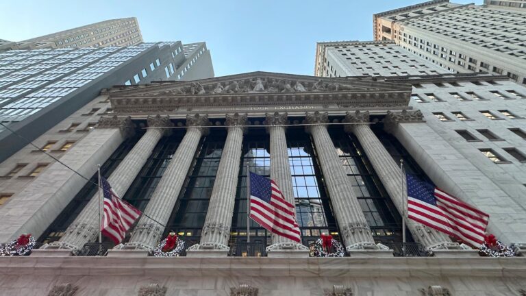 Stock market today: Wall Street points to losses in the final days of 2024